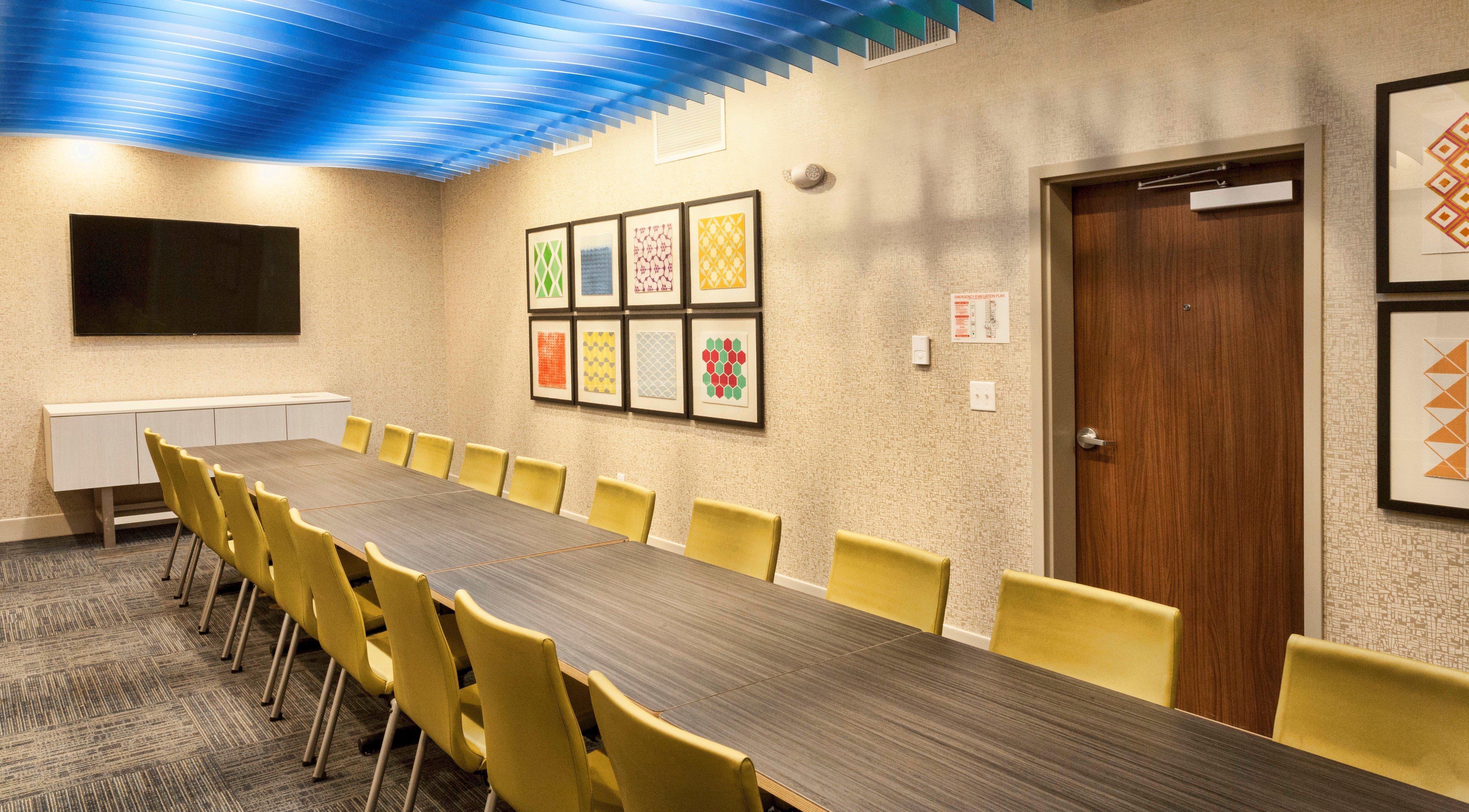 Holiday Inn Express & Suites - Dodge City By Ihg Екстериор снимка