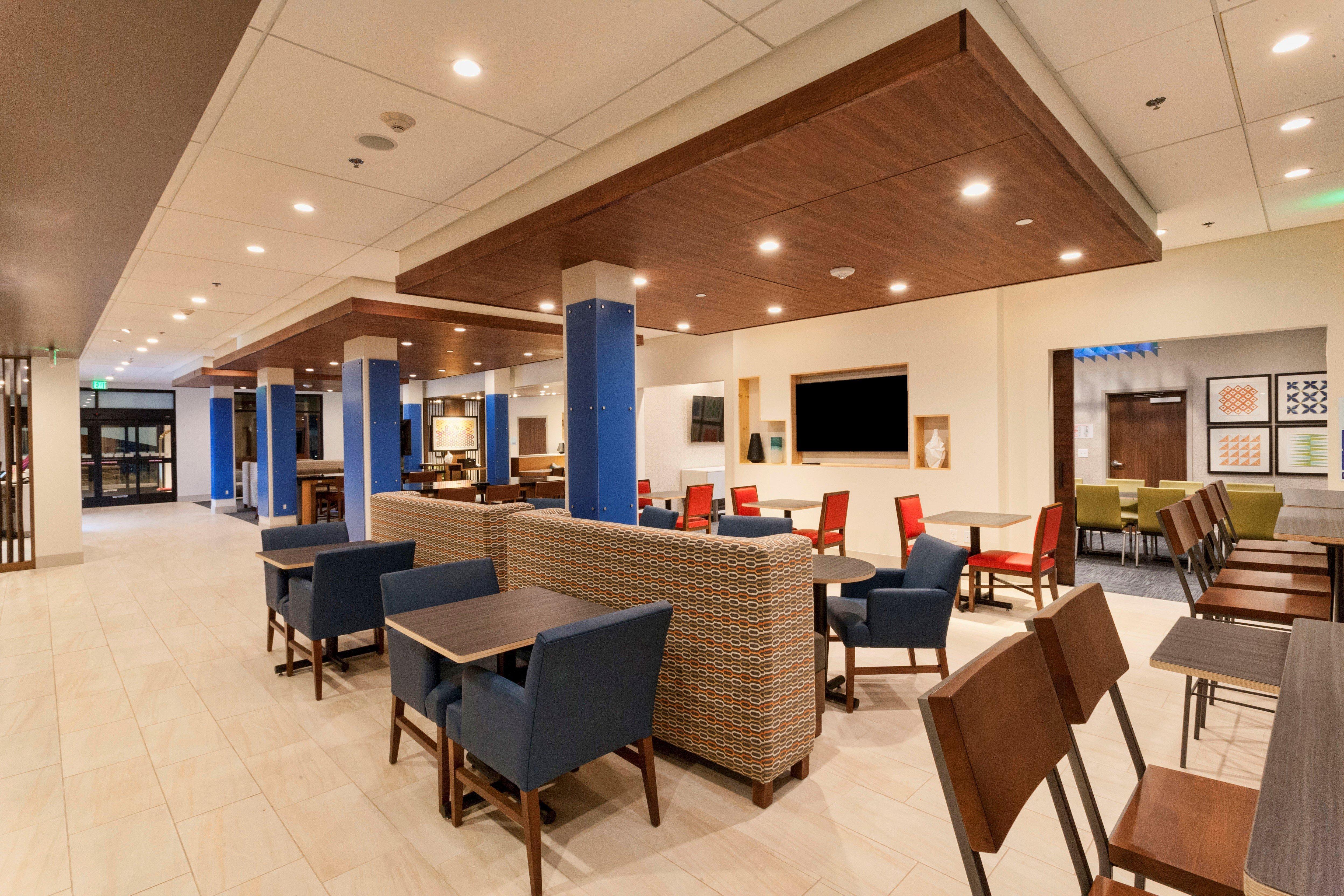 Holiday Inn Express & Suites - Dodge City By Ihg Екстериор снимка