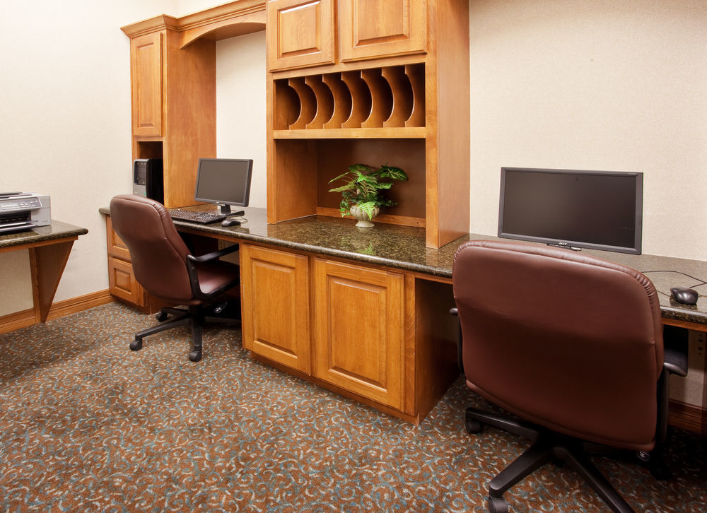 Holiday Inn Express & Suites - Dodge City By Ihg Екстериор снимка